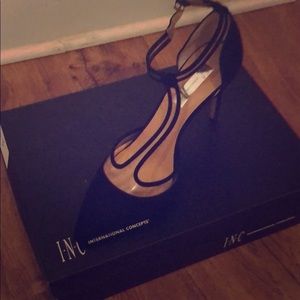 Women’s ankle strap pump